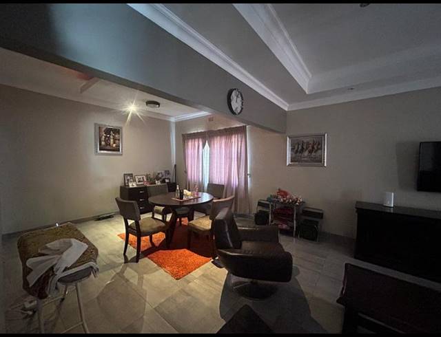 6 BEDROOM HOUSE FOR SALE IN ORANGE GROVE